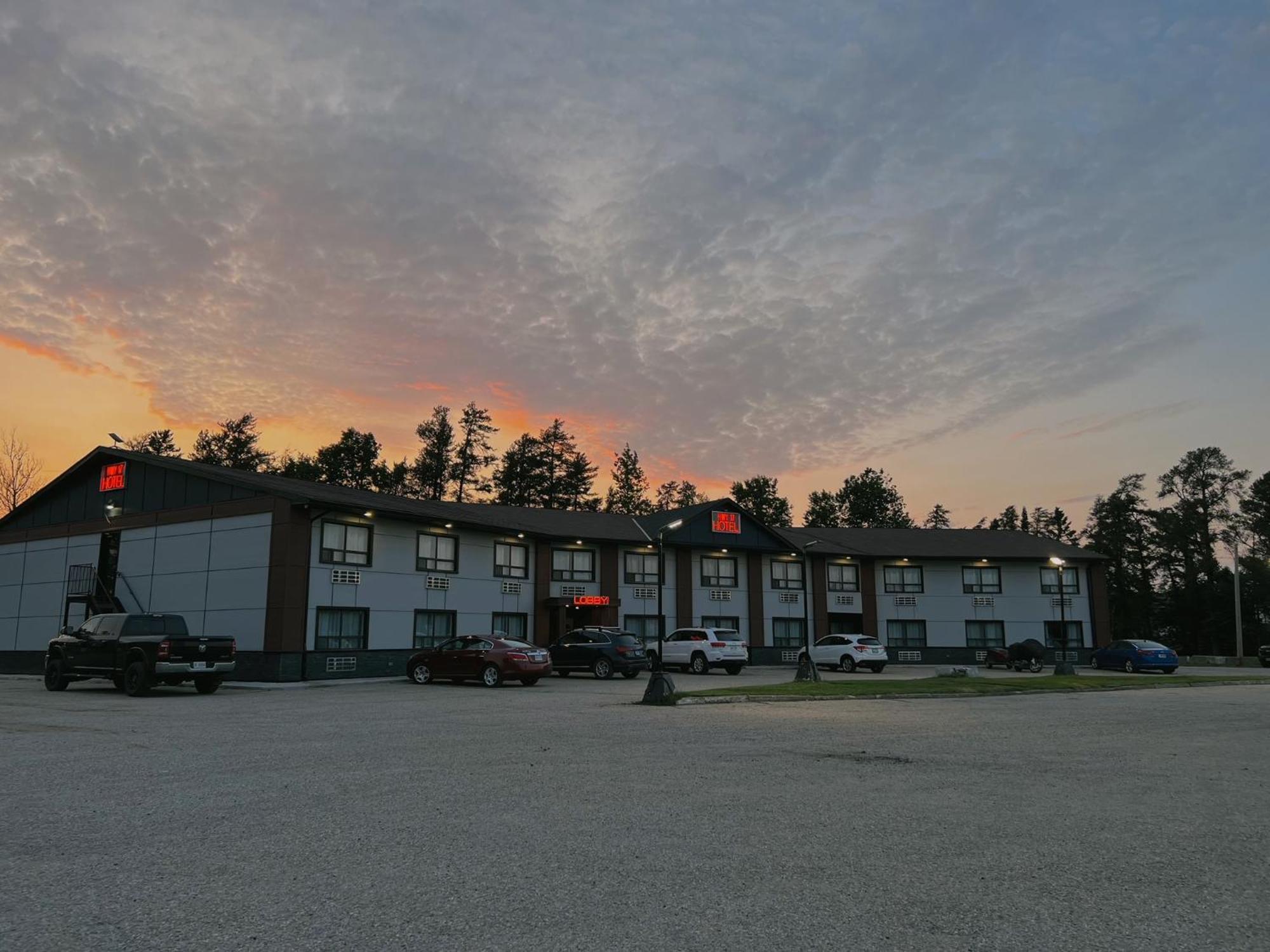 Hwy 17 Hotel Wawa Exterior foto
